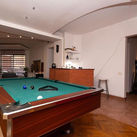 Shared Retro Vintage Luxury Apartment บูคาเรสต์ ภายนอก รูปภาพ