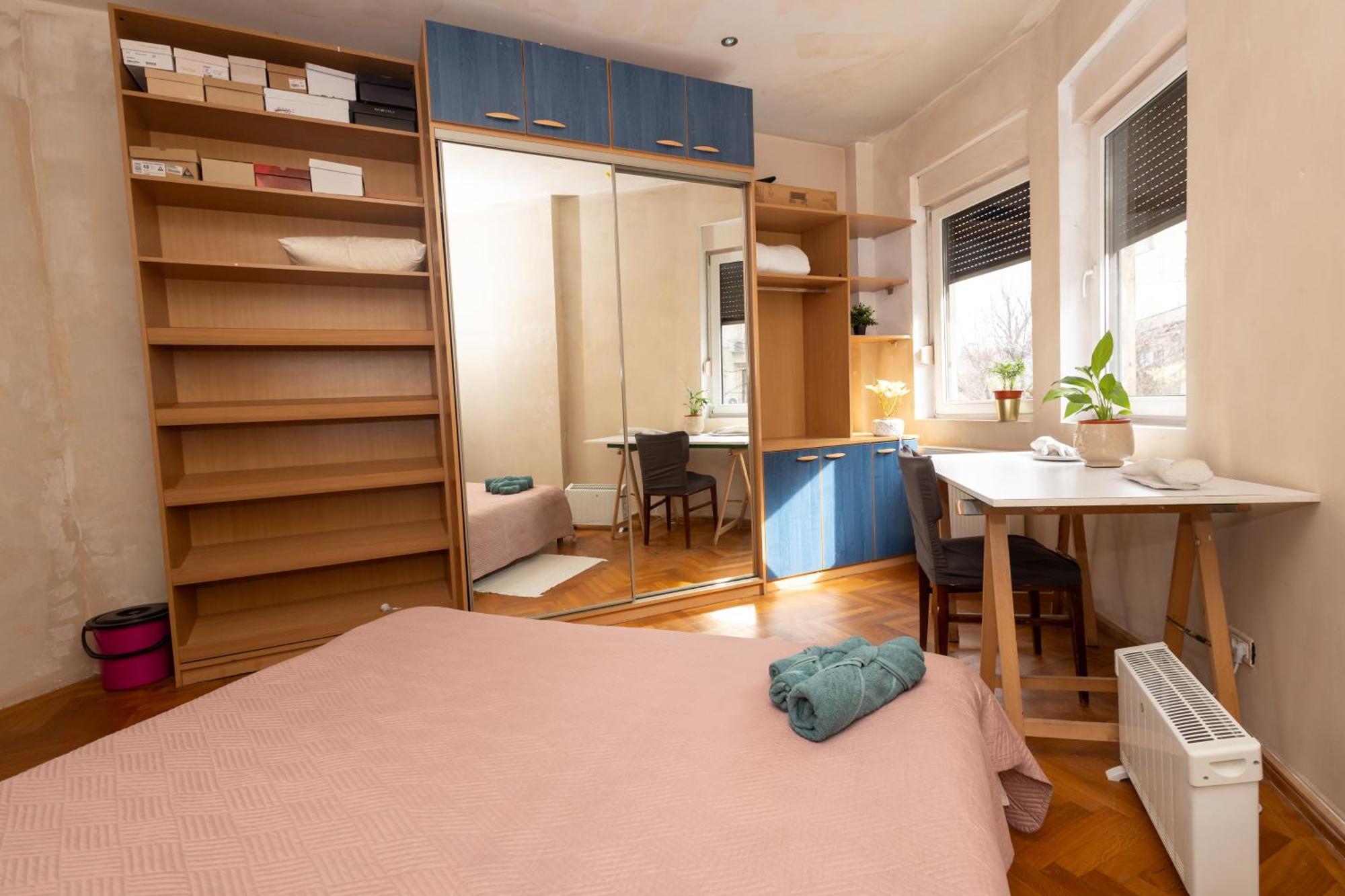 Shared Retro Vintage Luxury Apartment บูคาเรสต์ ภายนอก รูปภาพ
