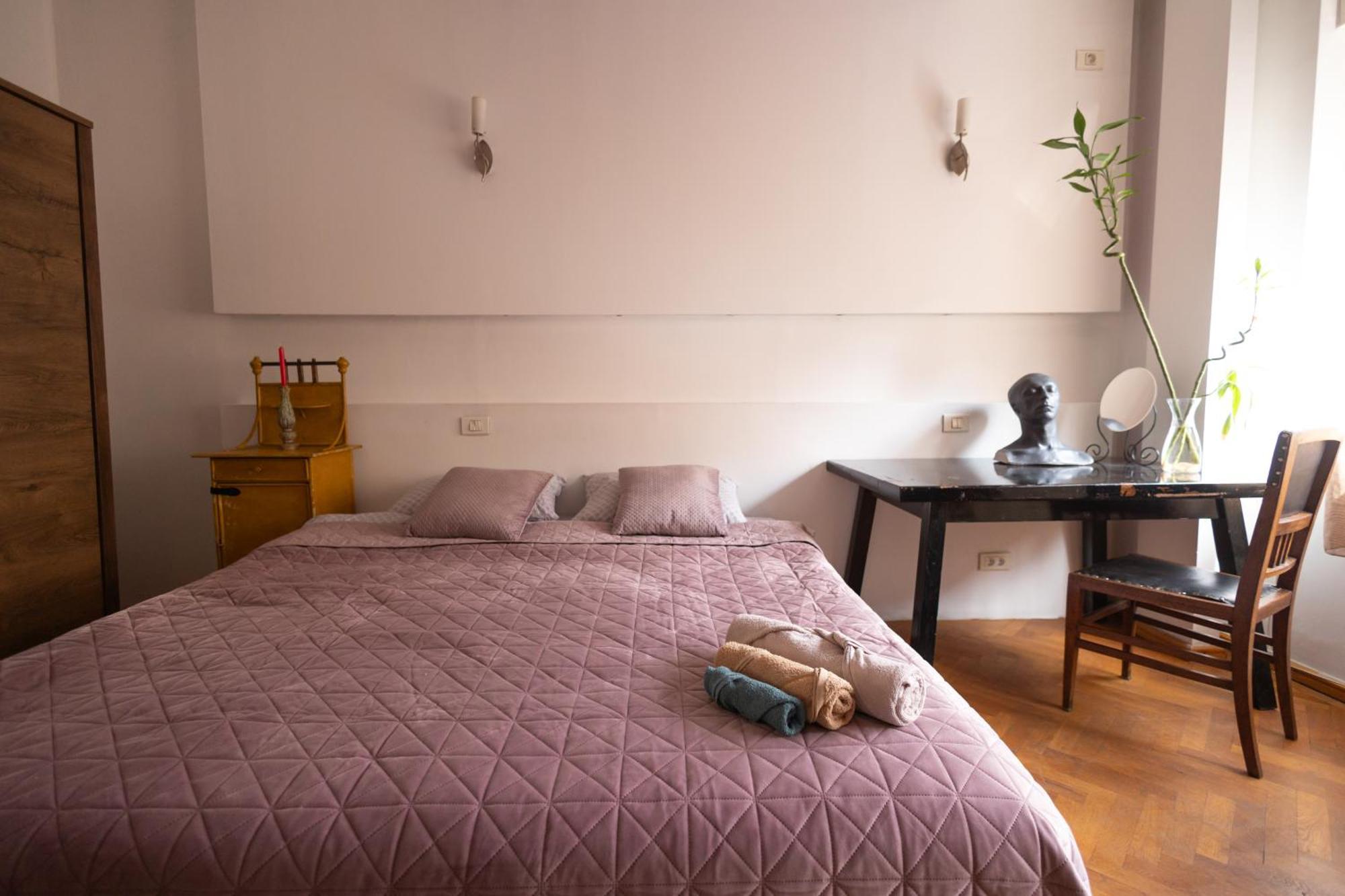 Shared Retro Vintage Luxury Apartment บูคาเรสต์ ภายนอก รูปภาพ