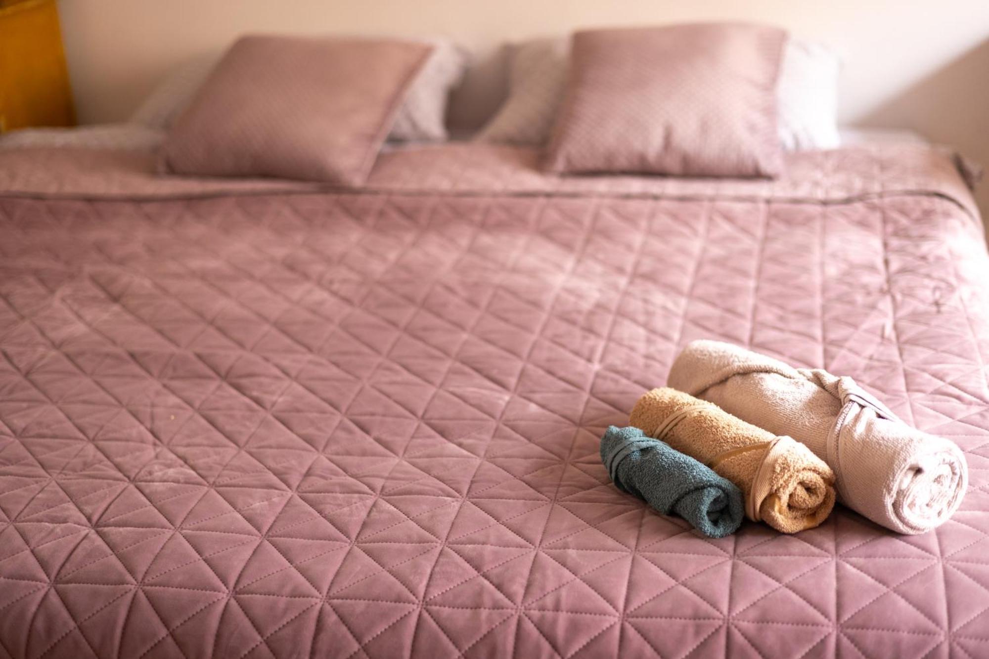 Shared Retro Vintage Luxury Apartment บูคาเรสต์ ภายนอก รูปภาพ