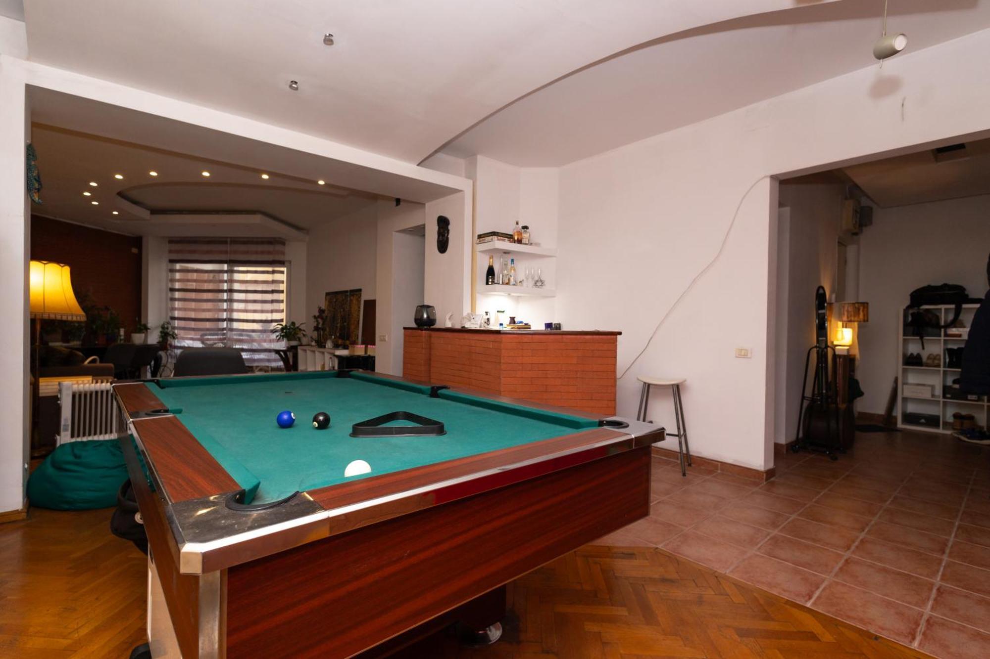 Shared Retro Vintage Luxury Apartment บูคาเรสต์ ภายนอก รูปภาพ