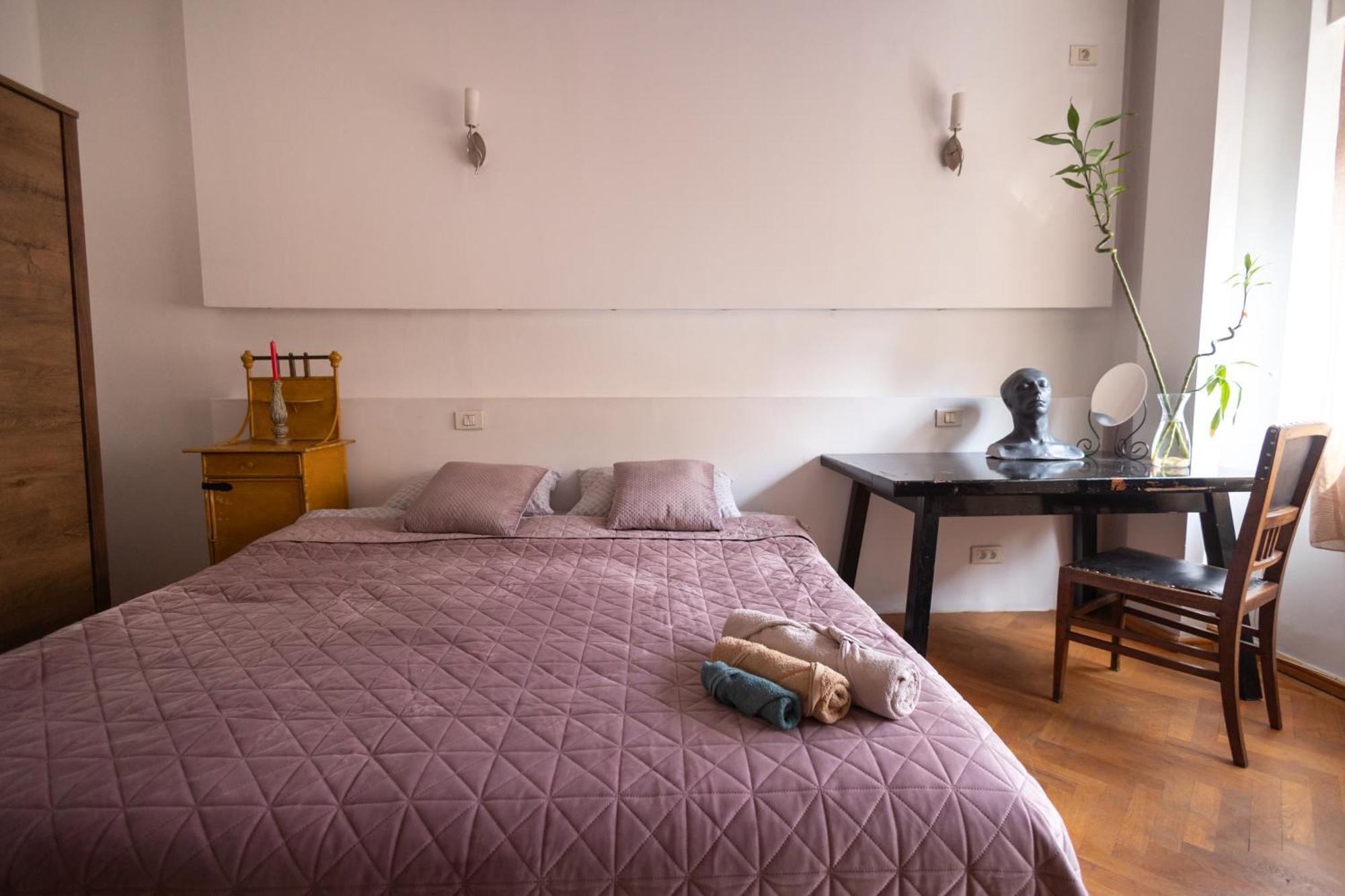 Shared Retro Vintage Luxury Apartment บูคาเรสต์ ภายนอก รูปภาพ