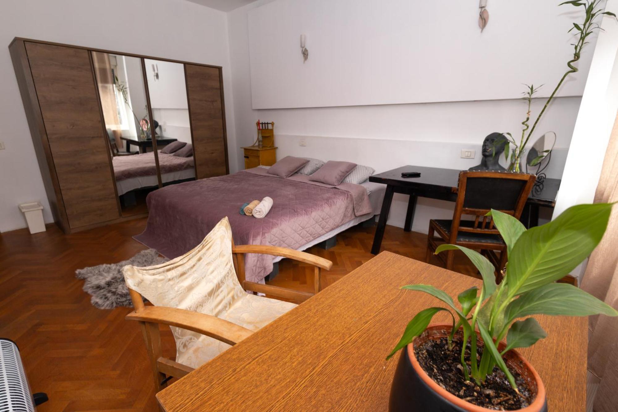 Shared Retro Vintage Luxury Apartment บูคาเรสต์ ภายนอก รูปภาพ