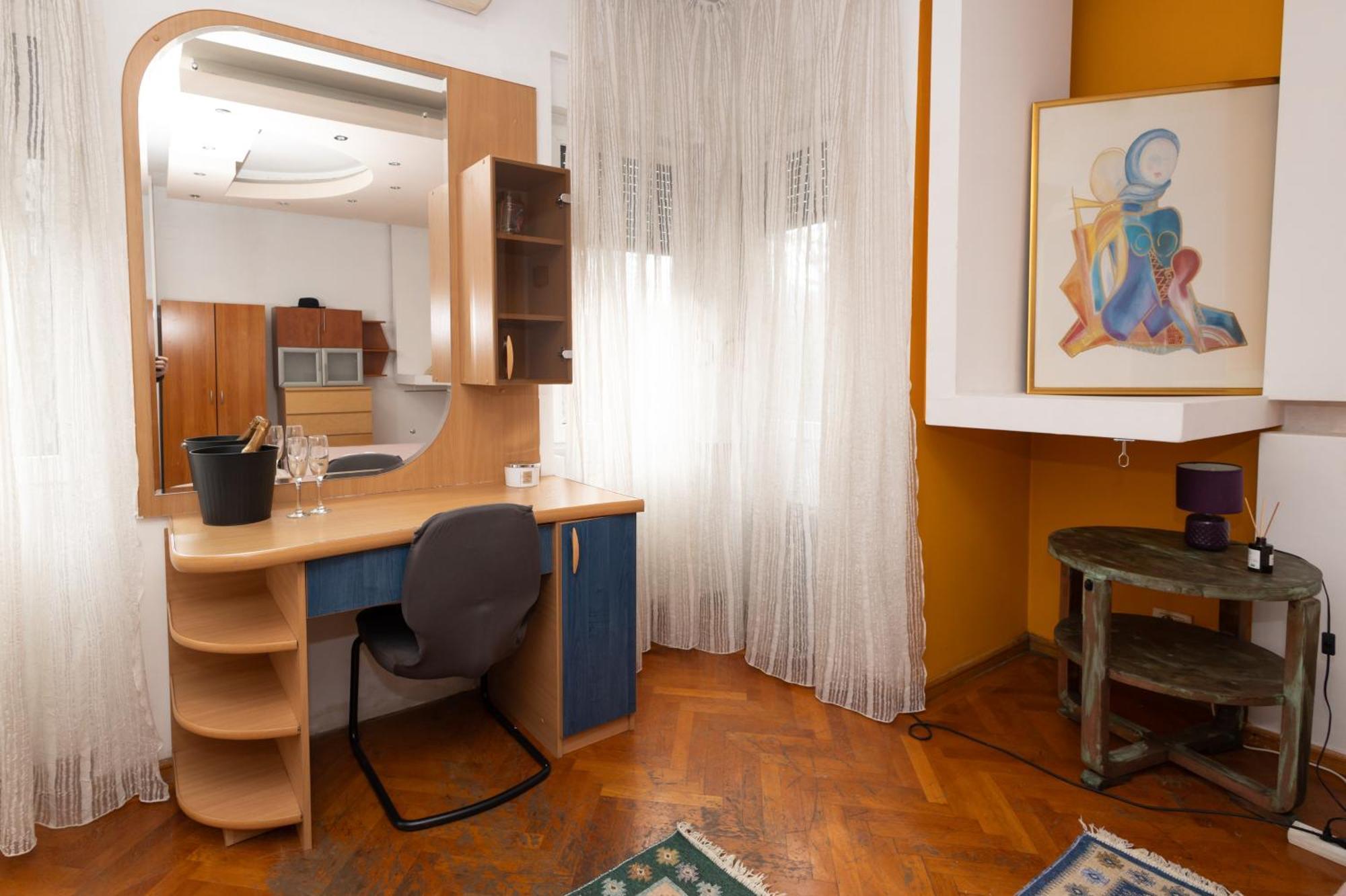 Shared Retro Vintage Luxury Apartment บูคาเรสต์ ภายนอก รูปภาพ