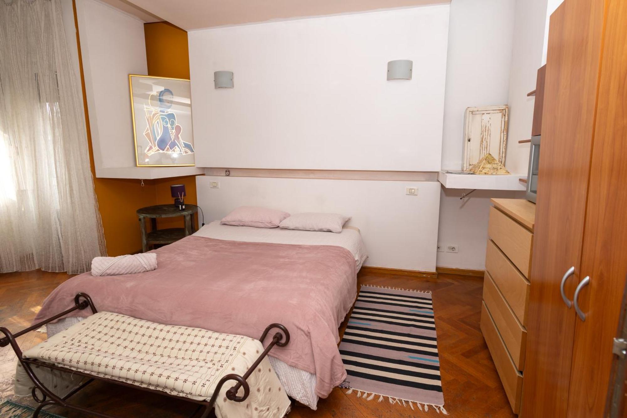 Shared Retro Vintage Luxury Apartment บูคาเรสต์ ภายนอก รูปภาพ