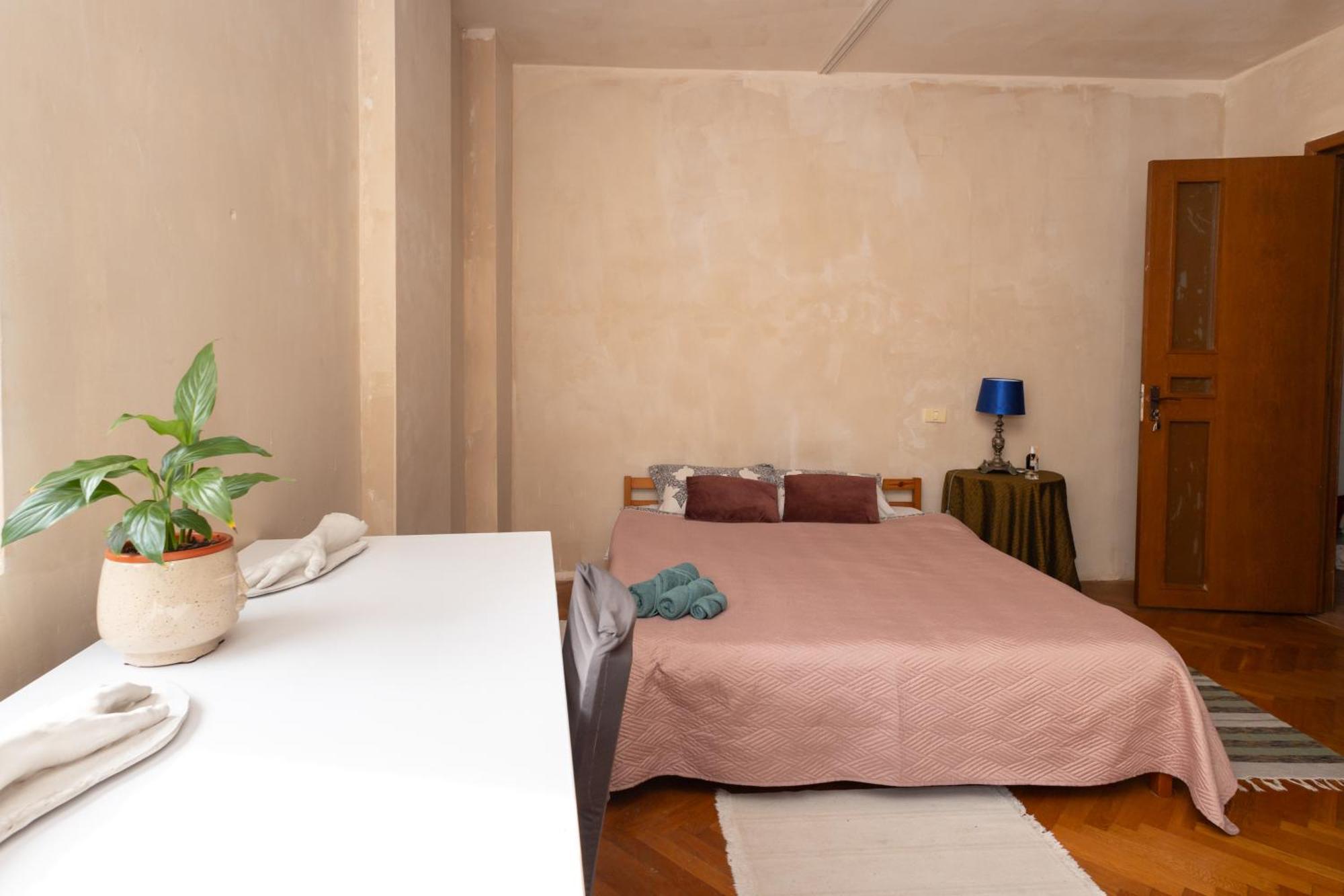Shared Retro Vintage Luxury Apartment บูคาเรสต์ ภายนอก รูปภาพ