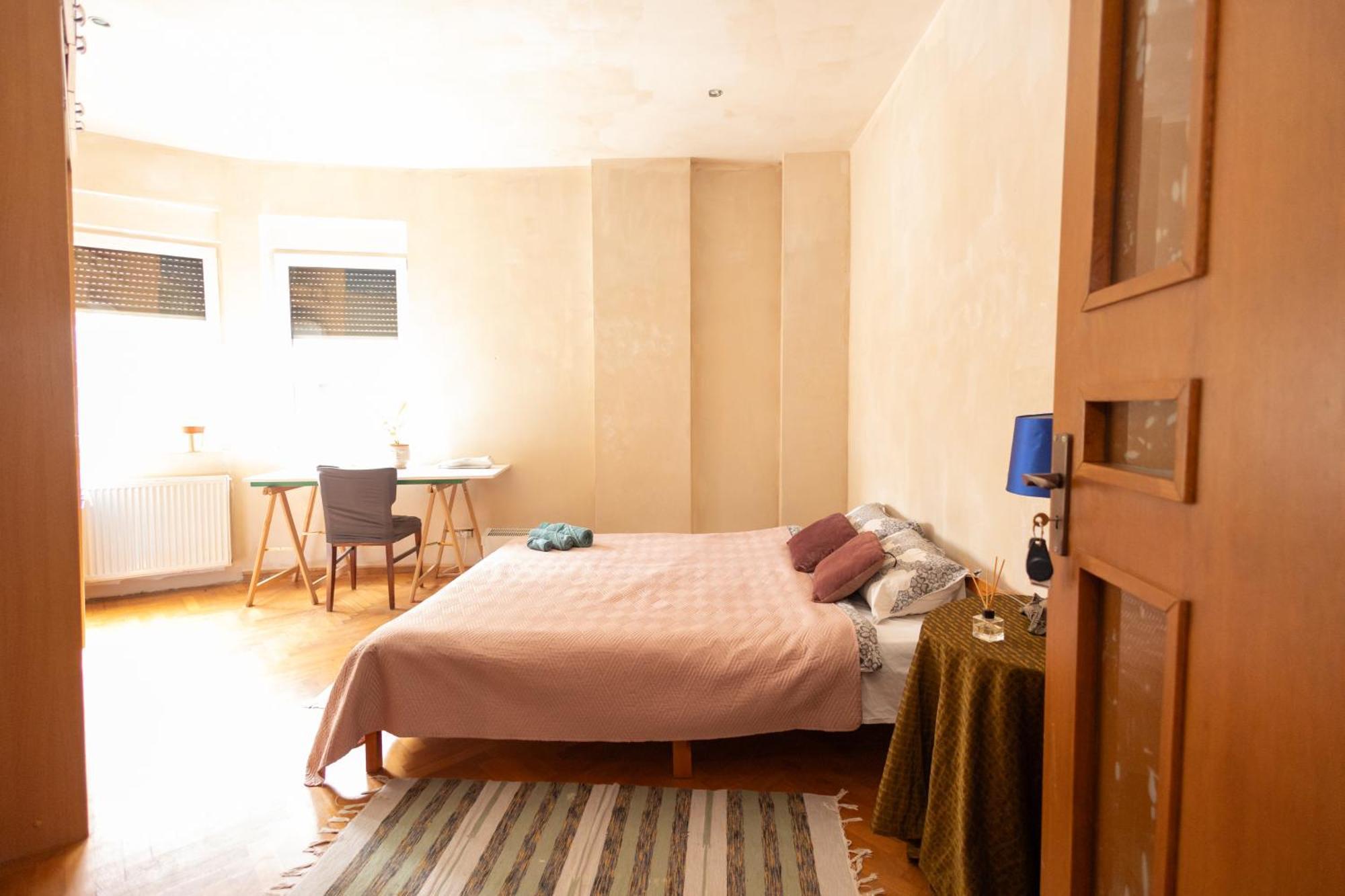 Shared Retro Vintage Luxury Apartment บูคาเรสต์ ภายนอก รูปภาพ